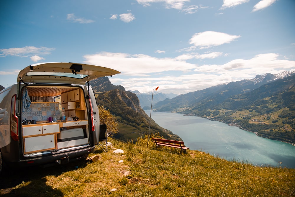 Les accessoires pour camping-cars : les équipements de bord et les  indispensables à ne pas oublier avant le départ – Le Monde du Camping-Car