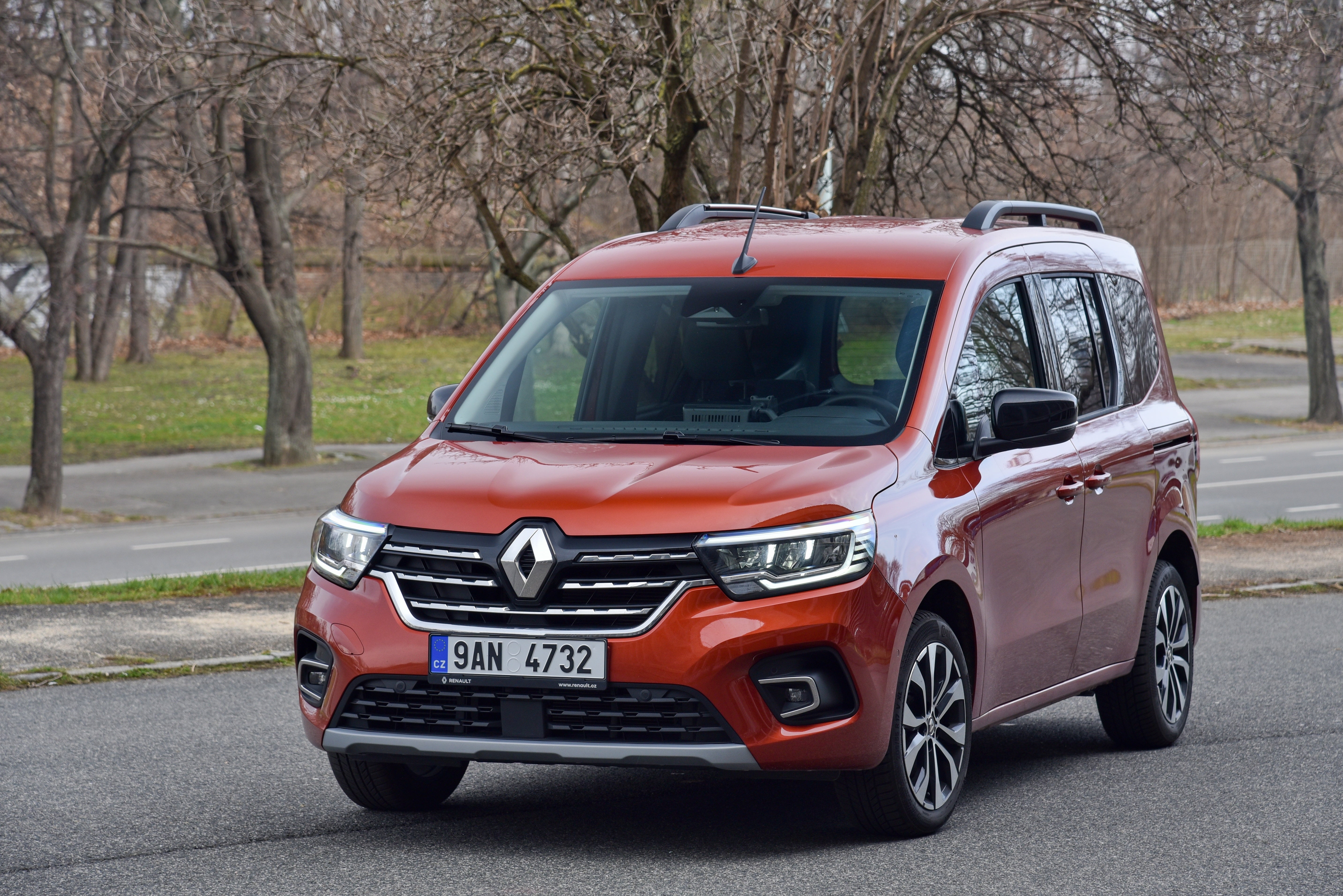 Camping im Renault Kangoo: Micro-Camper Abenteuer mit Boxio