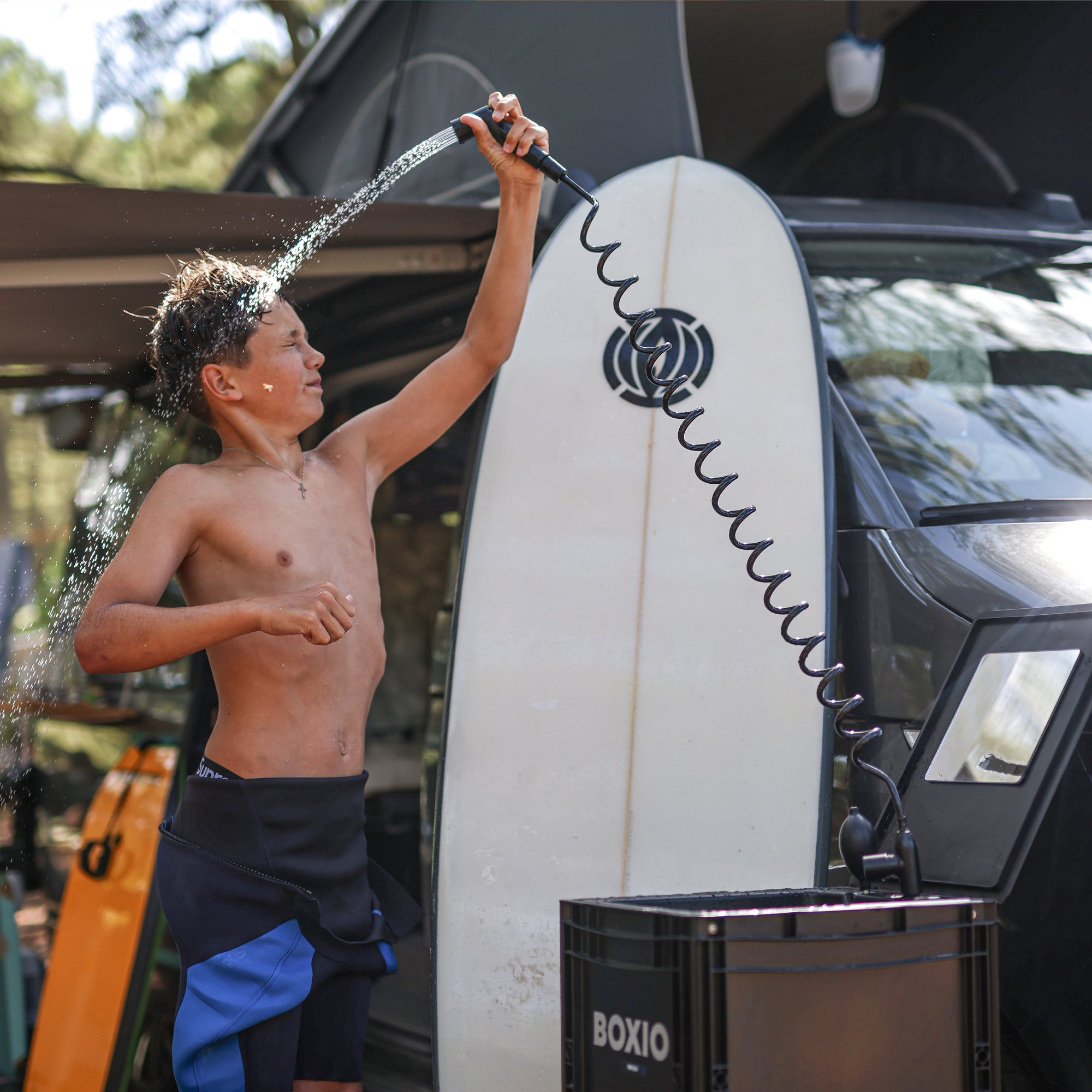 BOXIO WASH PLUS | Mobiles Waschbecken mit Campingdusche