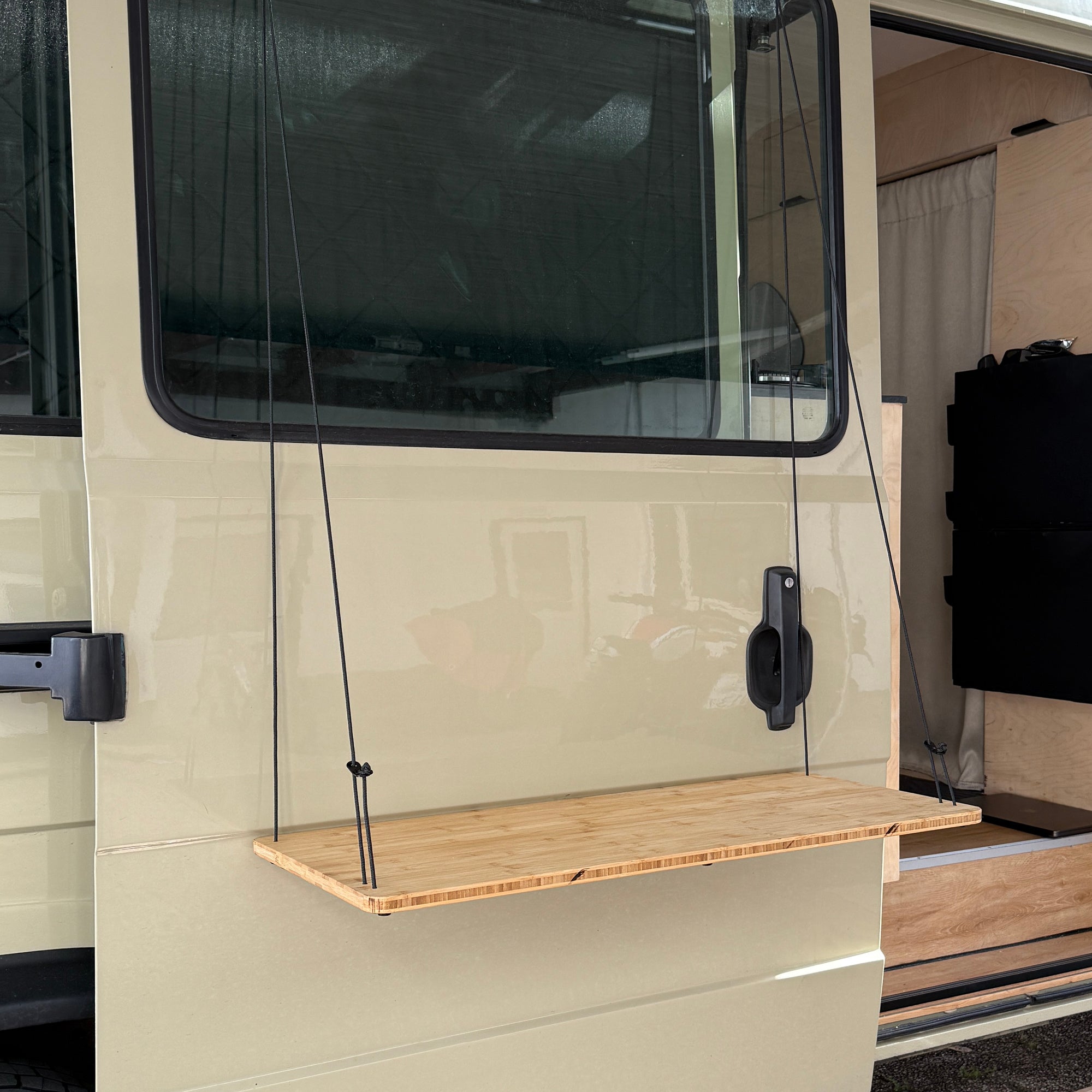 BOXIO TABLE PLUS I 2-in-1 table and hanging shelf